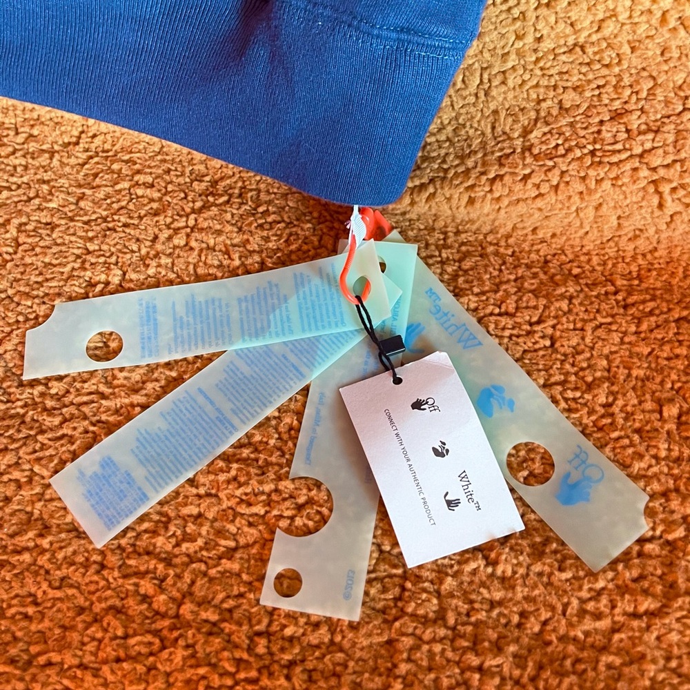 𝐎𝐅𝐅- 𝐖𝐇𝐈𝐓𝐄 𝐀𝐆𝐑𝐄𝐄𝐌𝐄𝐍𝐓 𝐇𝐎𝐎𝐃𝐈𝐄 - Picture 3 of 5